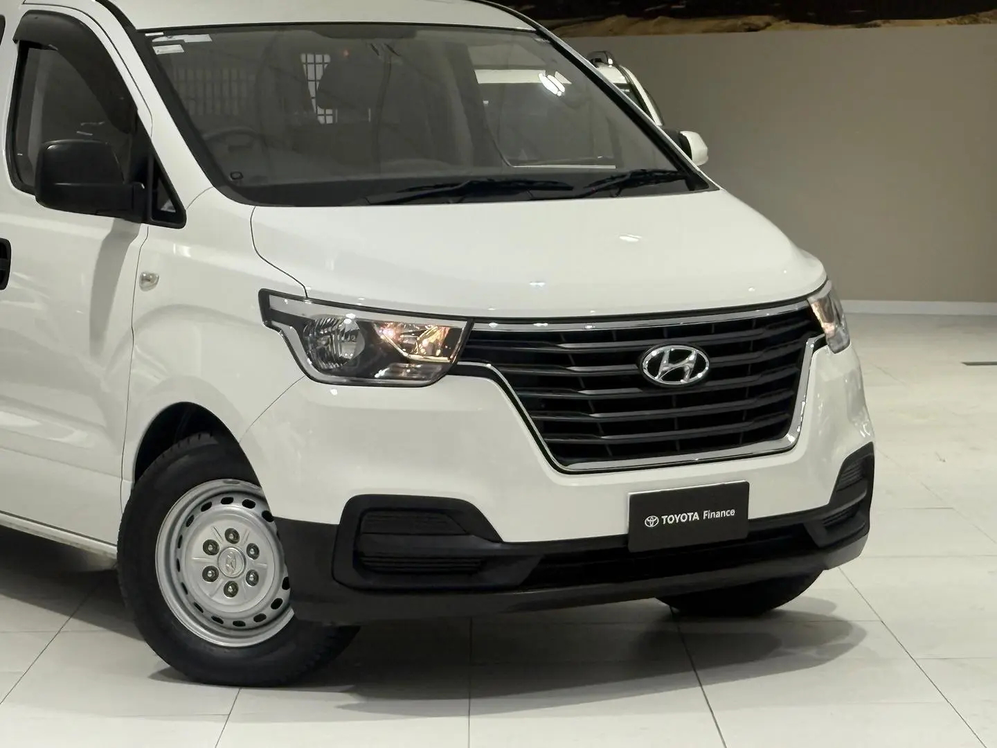 2020 Hyundai iLoad Gallery Image 3