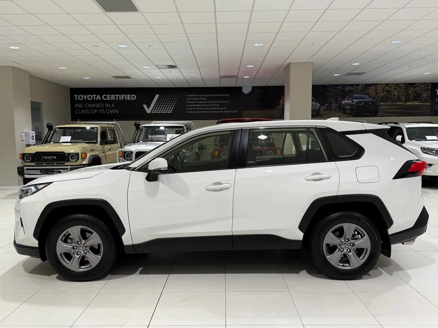 2022 Toyota RAV4 Gallery Image 5