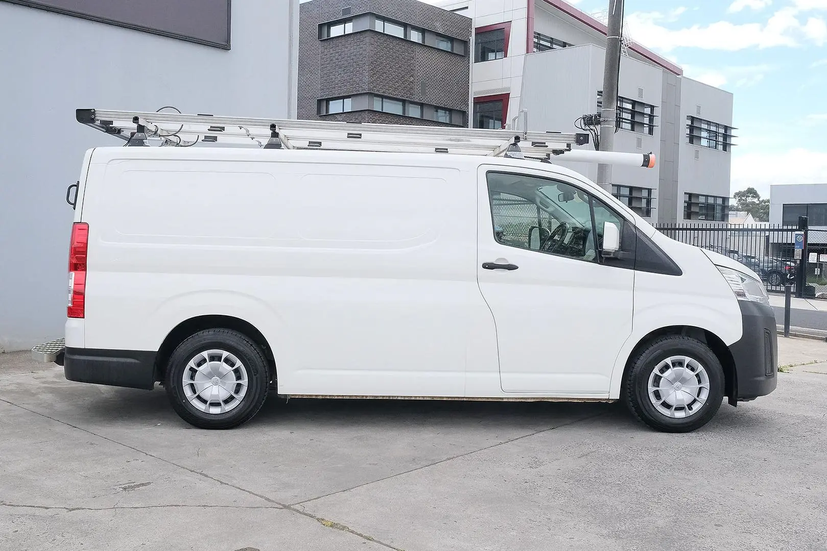 2021 Toyota Hiace Gallery Image 5