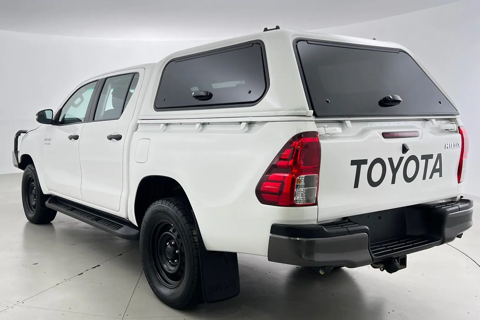 2021 Toyota Hilux Gallery Image 8