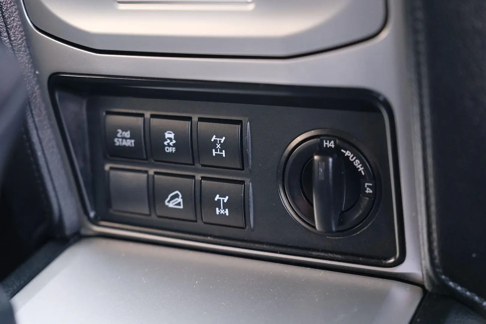 2019 Toyota Landcruiser Prado Gallery Image 21