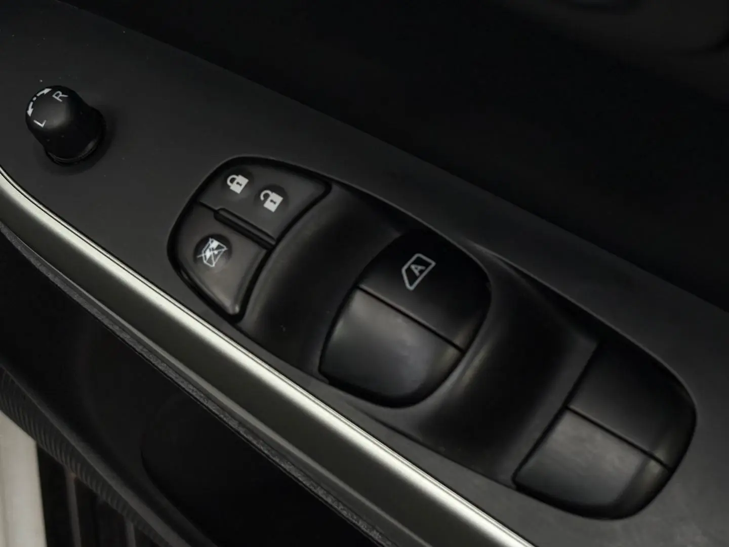 2020 Nissan Navara Gallery Image 22