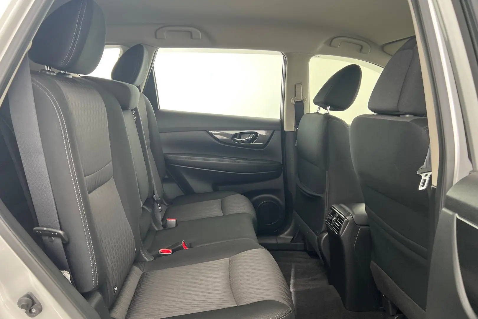 2017 Nissan X-TRAIL Gallery Image 10