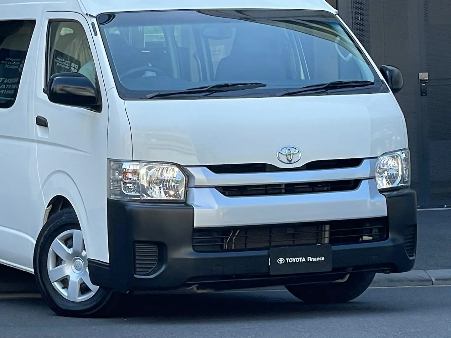 2018 Toyota Hiace Gallery Image 3