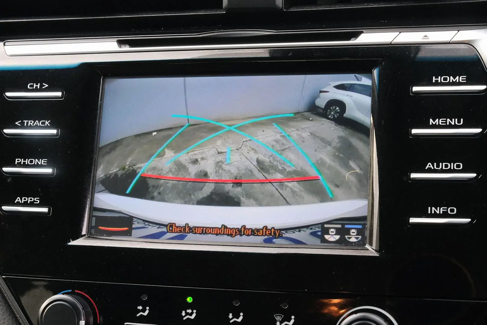 2019 Toyota Camry Gallery Image 7
