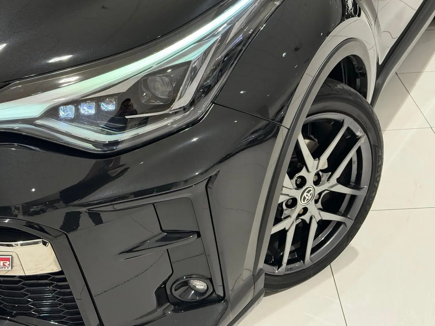 2021 Toyota C-HR Gallery Image 11