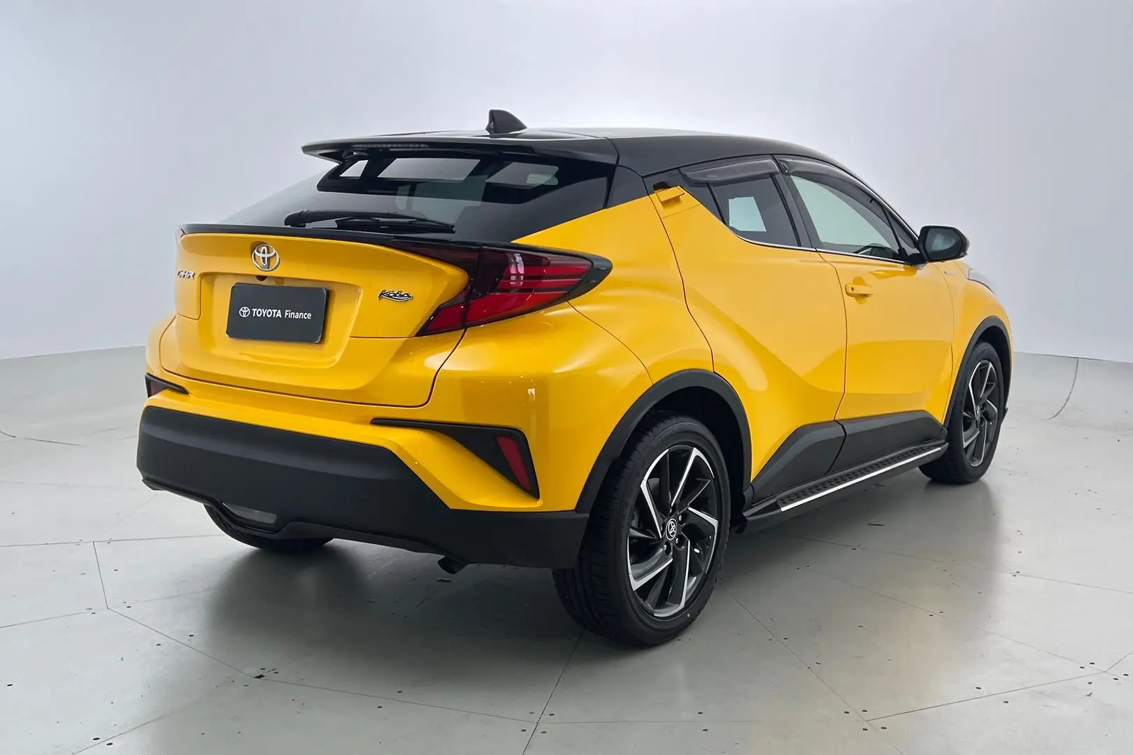 2021 Toyota C-HR Gallery Image 4