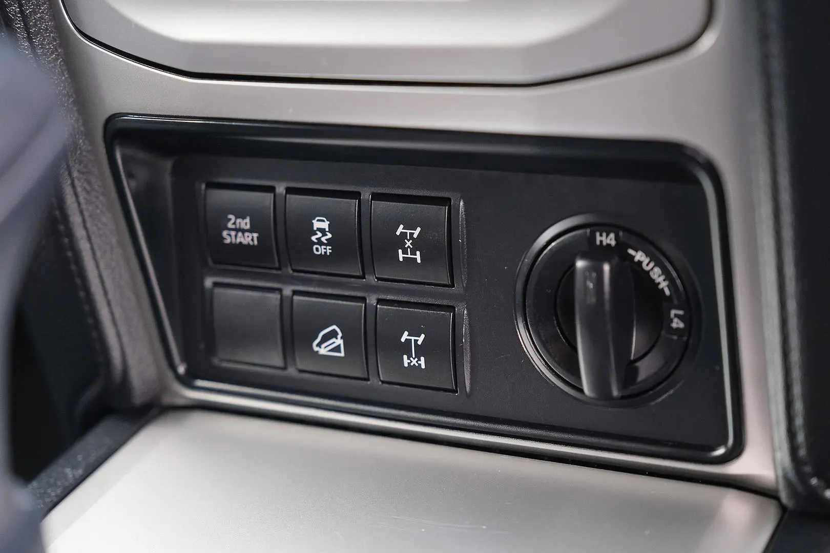 2023 Toyota Landcruiser Prado Gallery Image 19