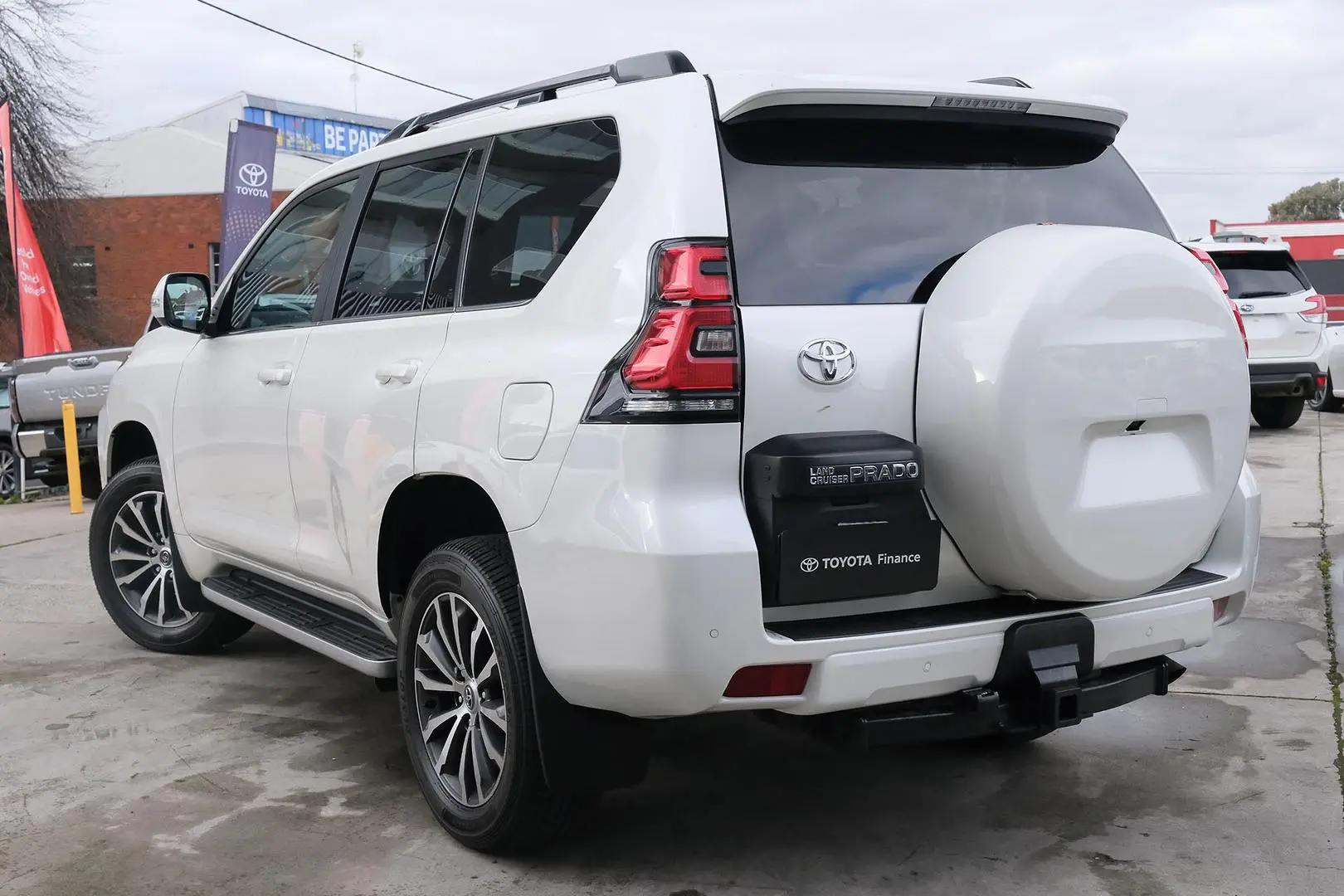 2023 Toyota Landcruiser Prado Gallery Image 4