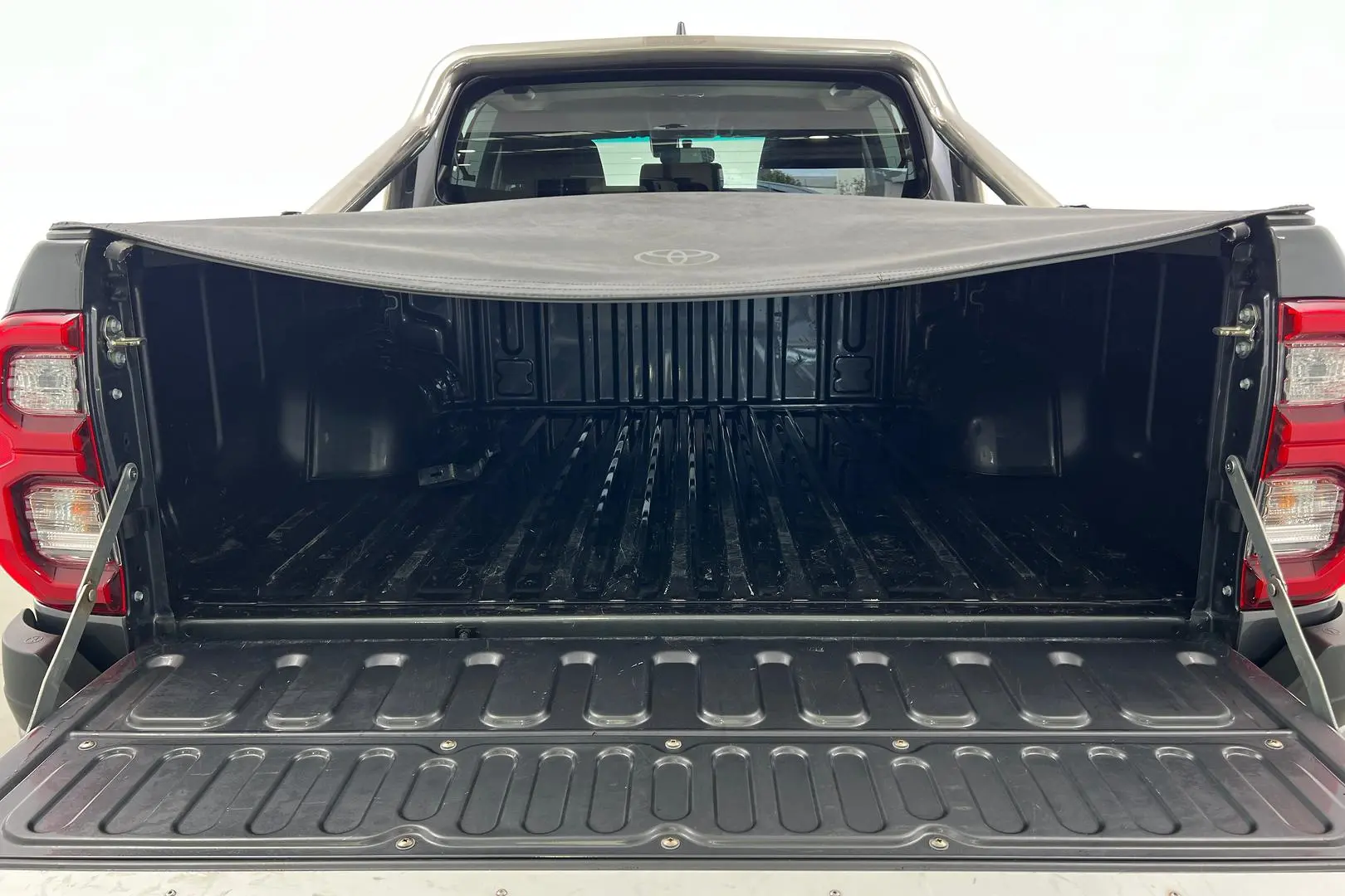 2023 Toyota Hilux Gallery Image 20