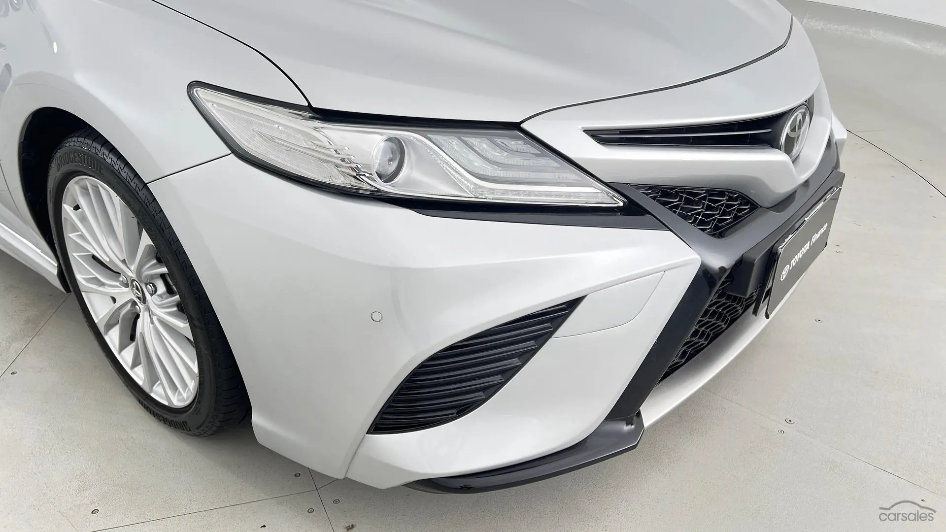 2019 Toyota Camry Image 2