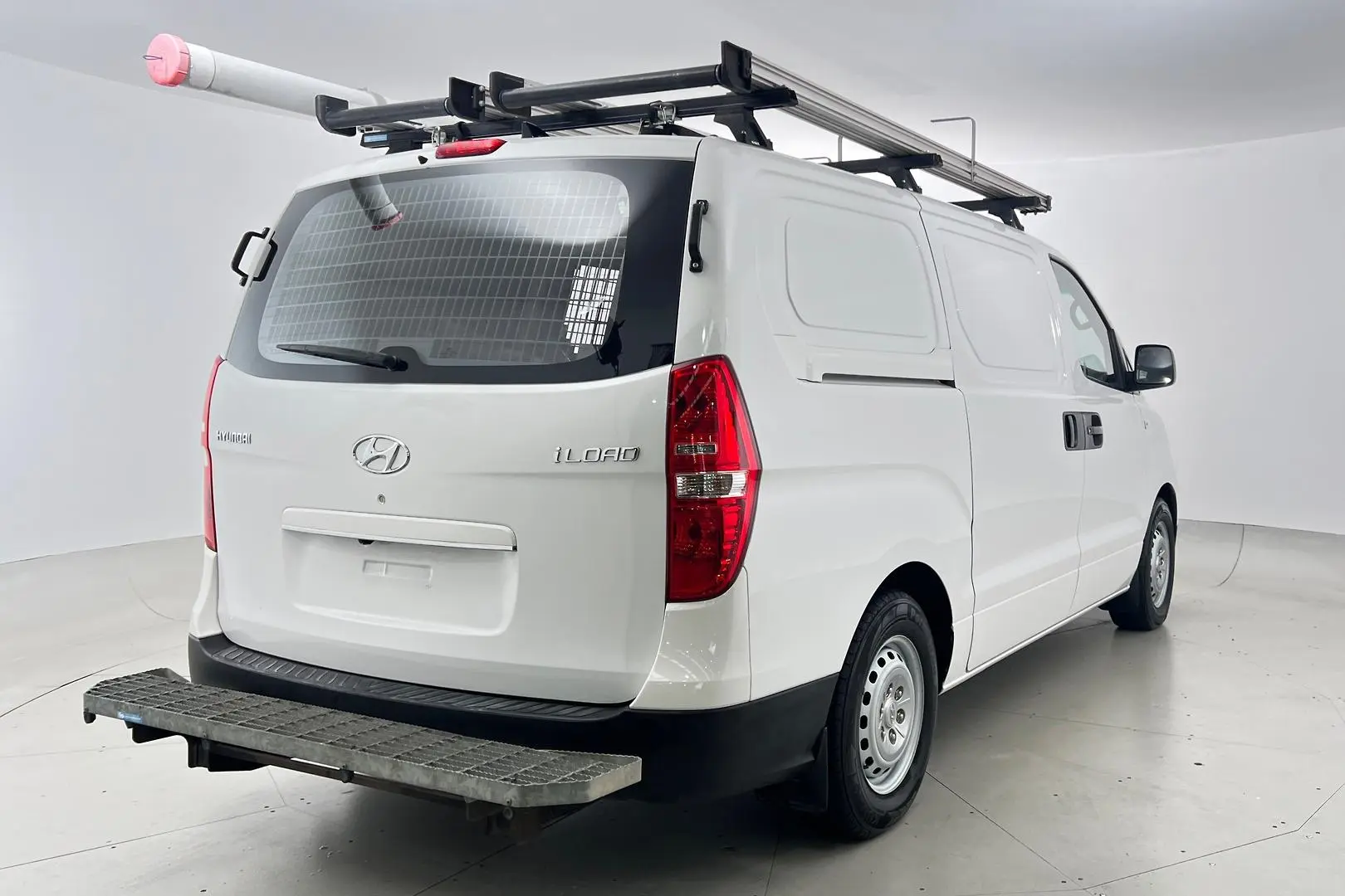 2018 Hyundai iLoad Gallery Image 4