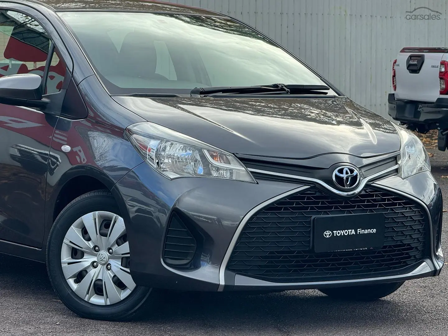 2015 Toyota Yaris Image 2