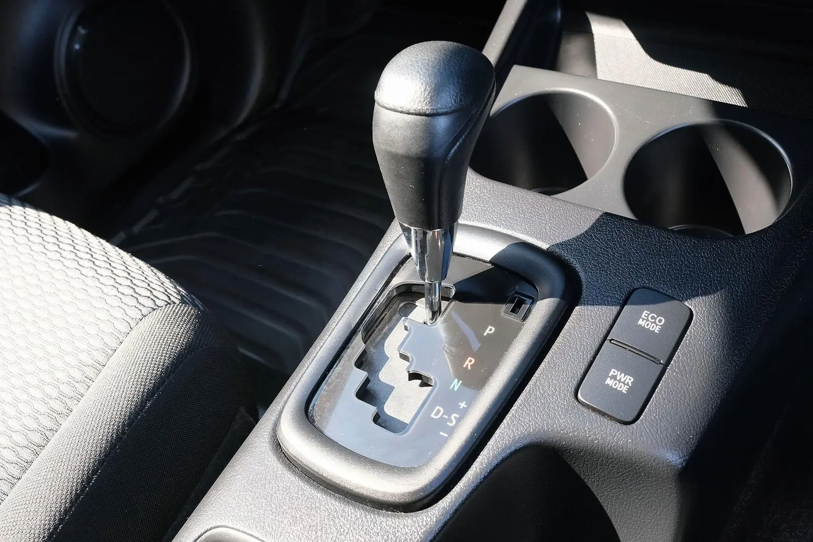2017 Toyota Hilux Gallery Image 17