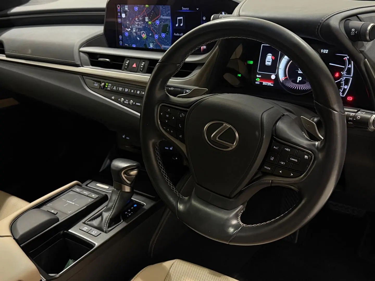 2020 Lexus ES Gallery Image 13