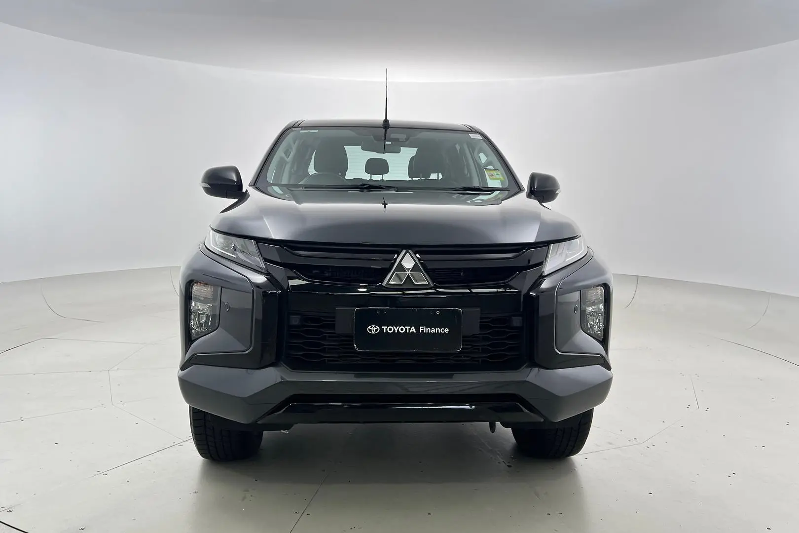 2022 Mitsubishi Triton Gallery Image 6