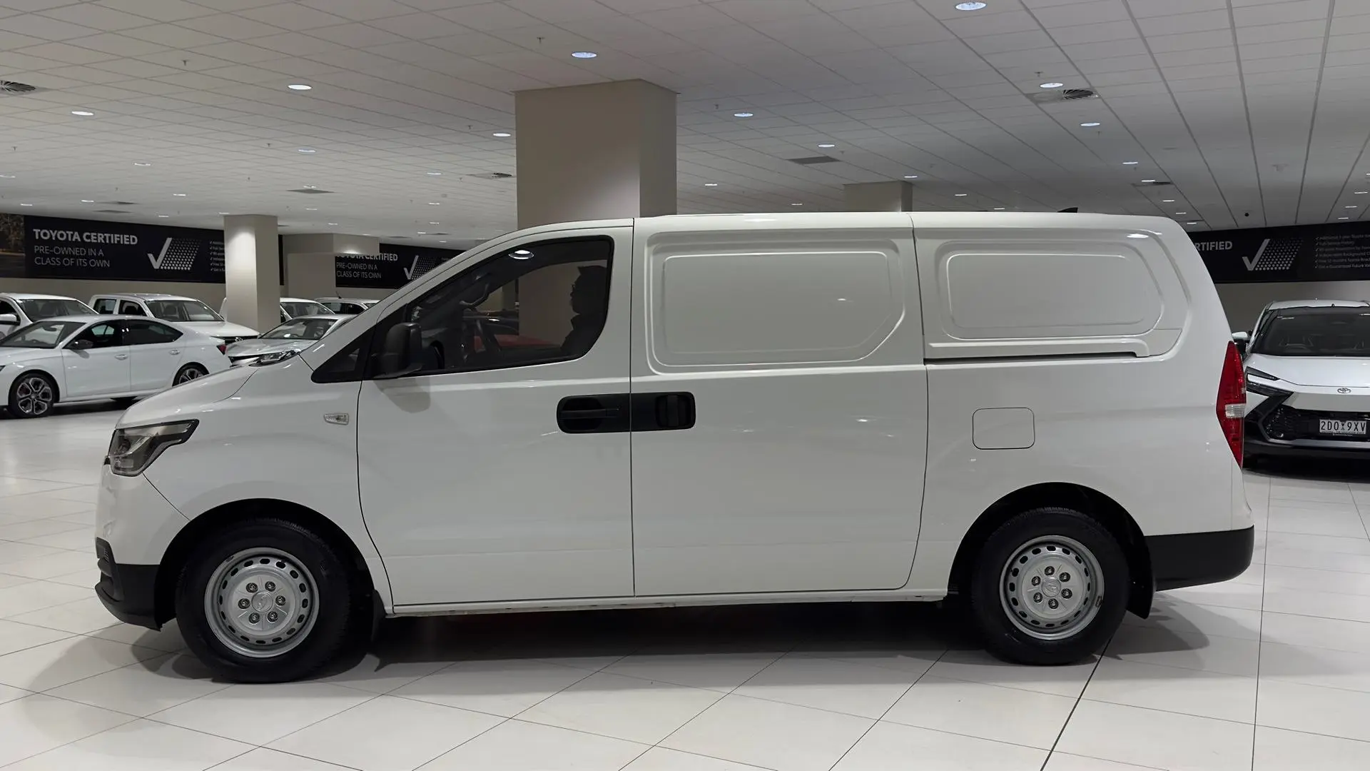 2021 Hyundai iLoad Gallery Image 6