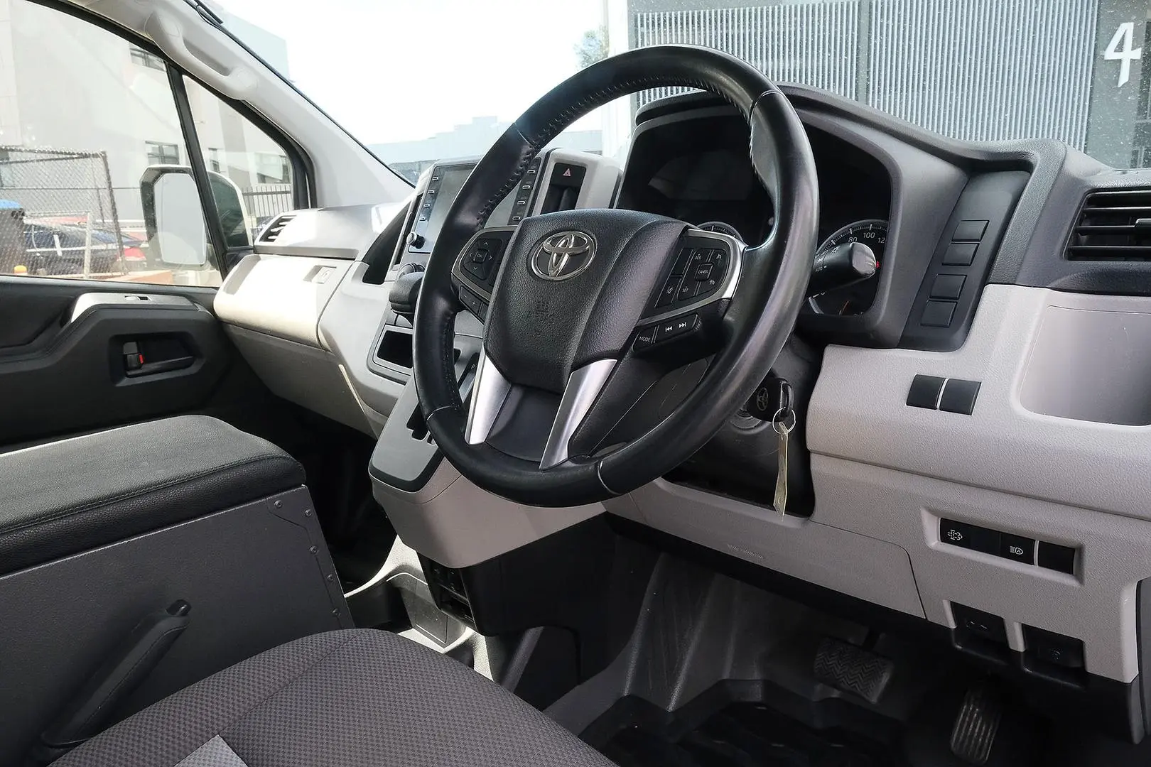 2021 Toyota Hiace Gallery Image 7