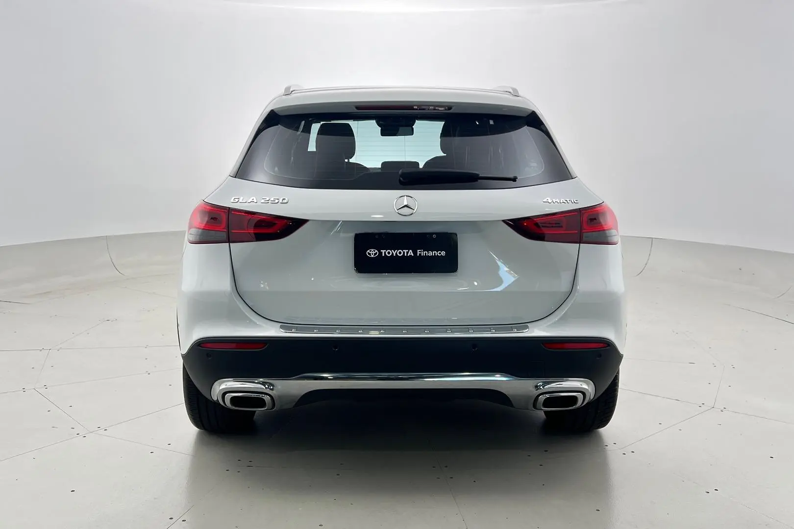 2021 Mercedes-Benz GLA-Class Gallery Image 3