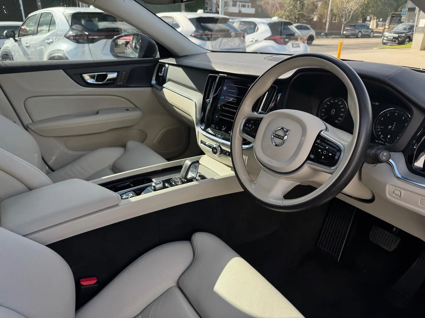 2021 Volvo V60 Cross Country Gallery Image 13