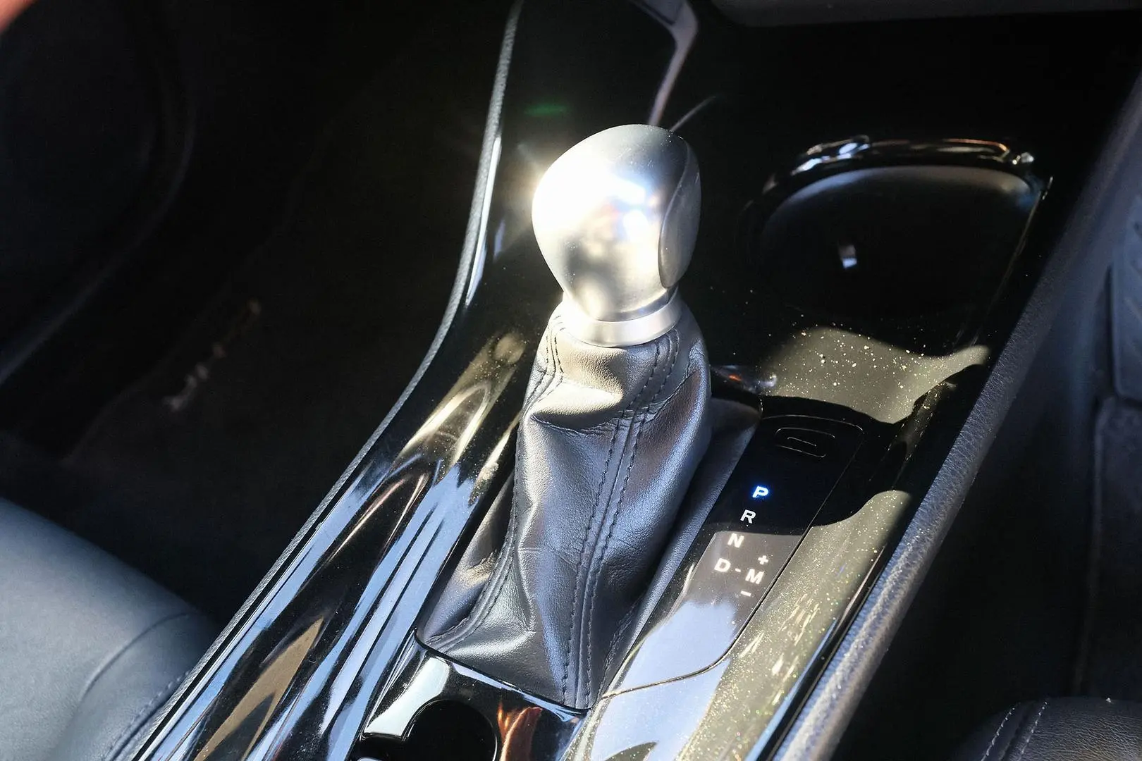 2018 Toyota C-HR Gallery Image 18