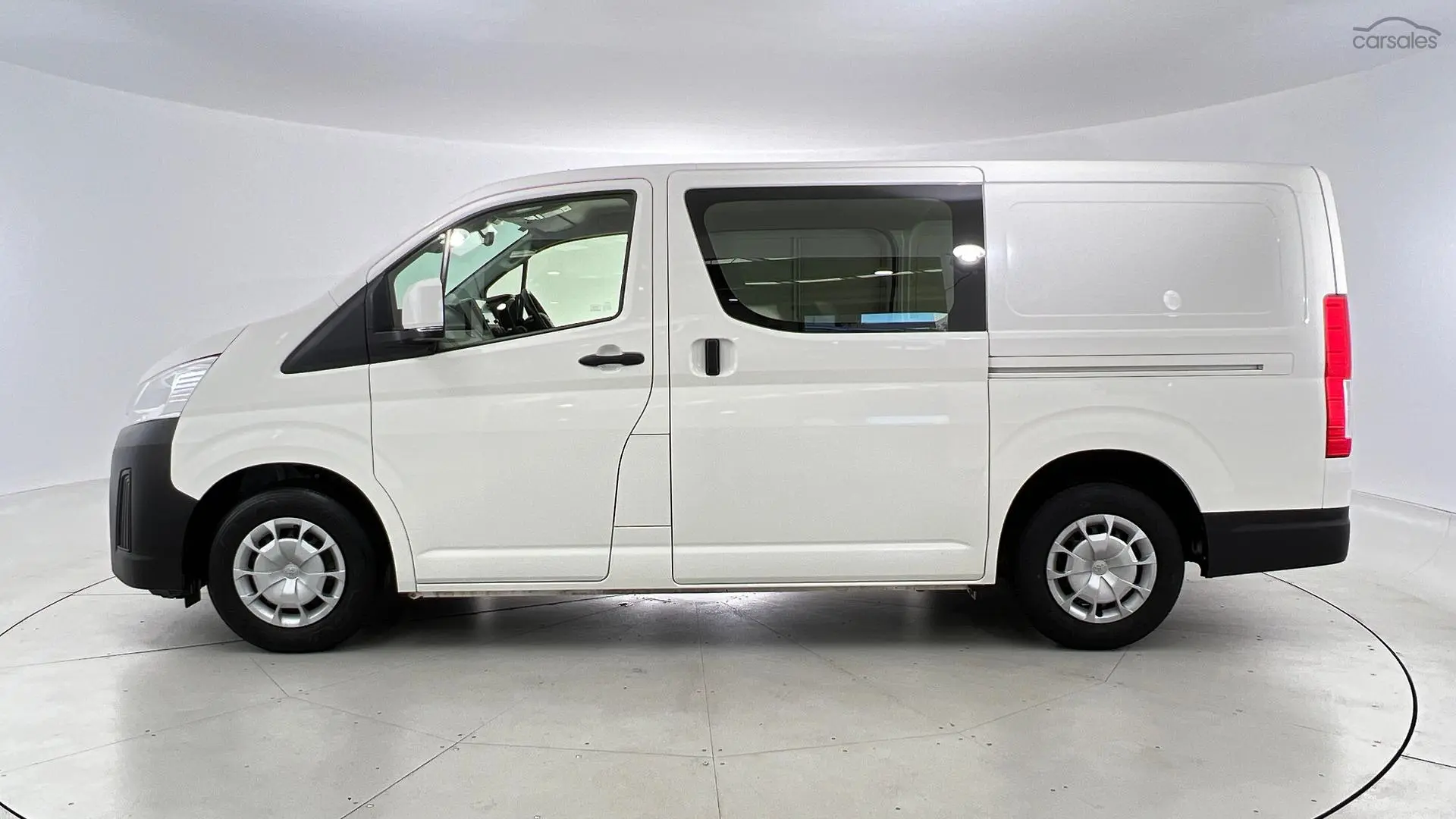 2020 Toyota Hiace Image 6