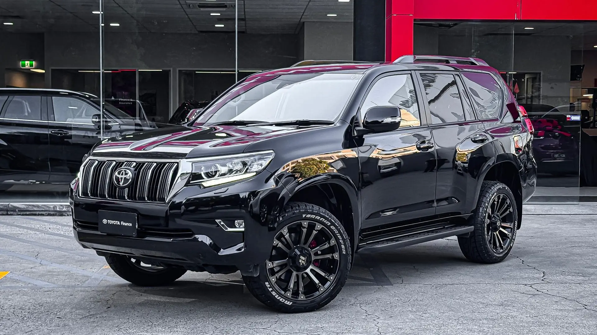 2022 Toyota Landcruiser Prado Gallery Image 9