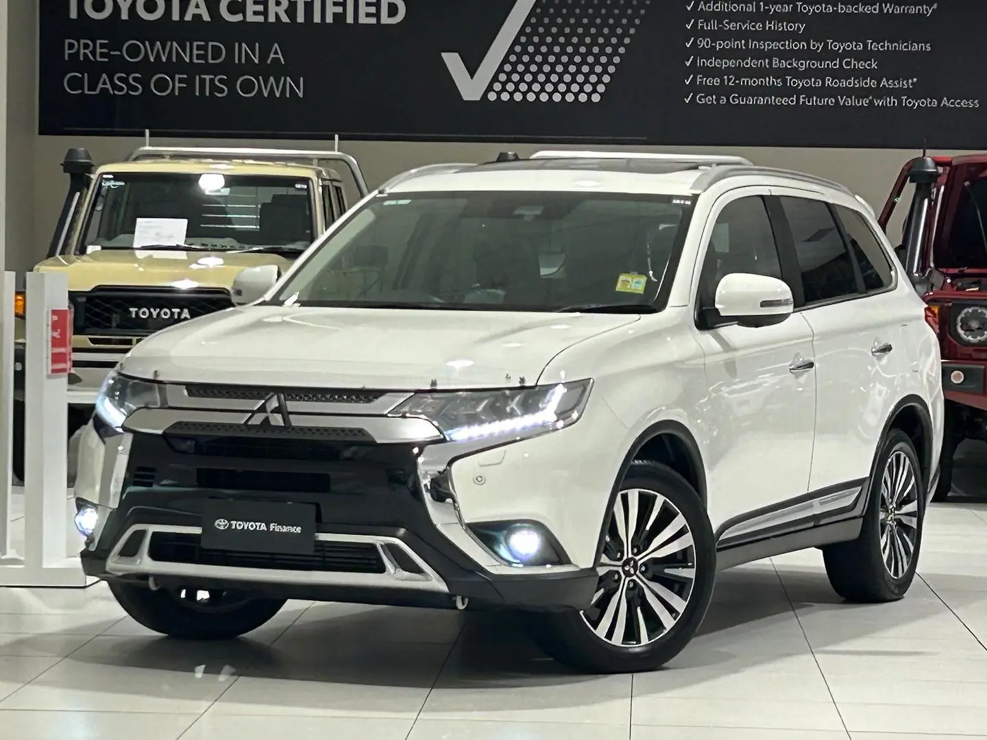 2021 Mitsubishi Outlander Gallery Image 5