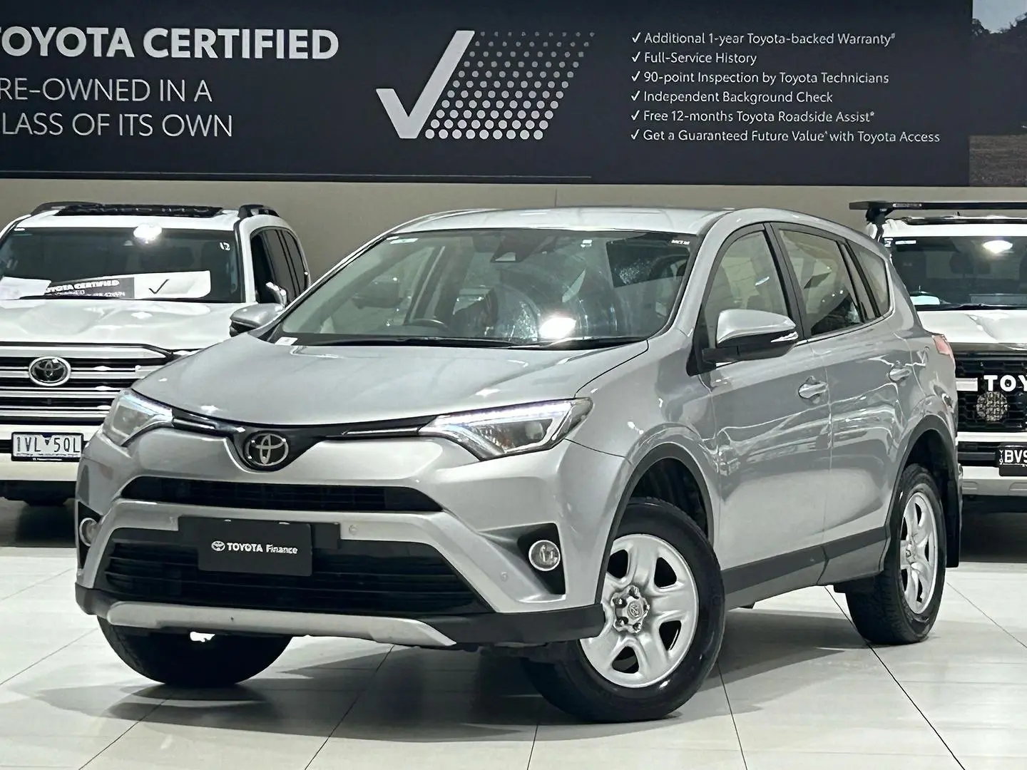 2017 Toyota RAV4 Gallery Image 5
