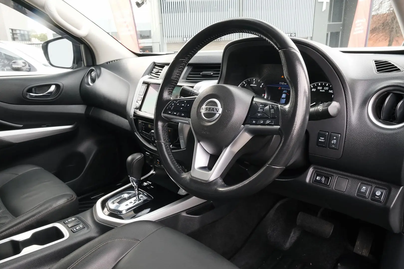 2021 Nissan Navara Gallery Image 11