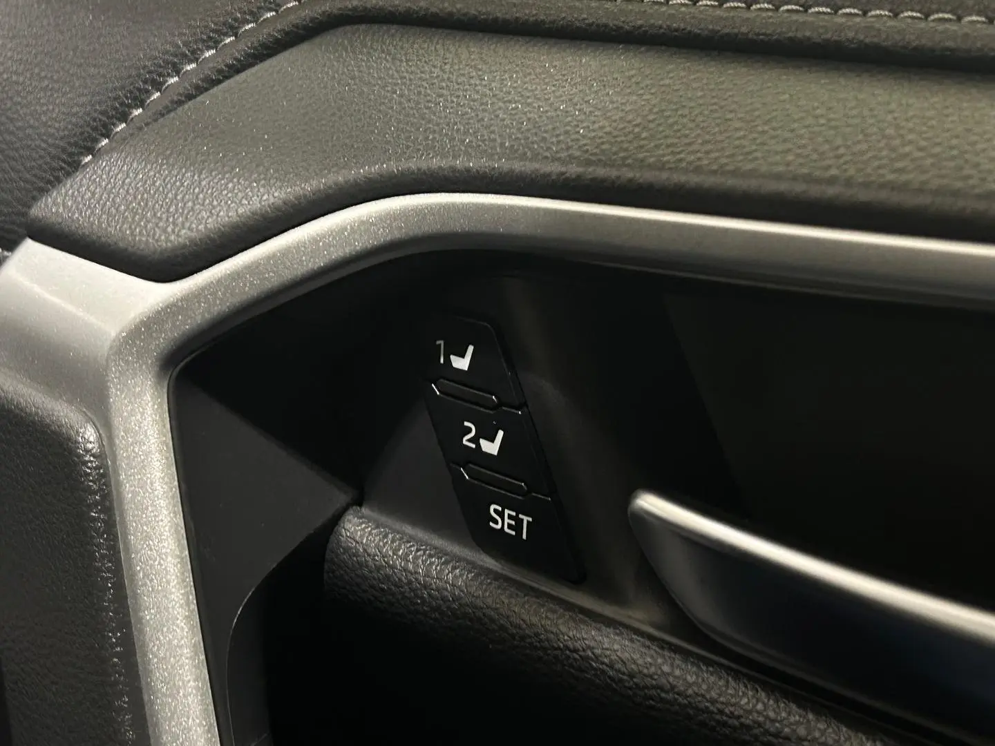 2020 Toyota RAV4 Gallery Image 22