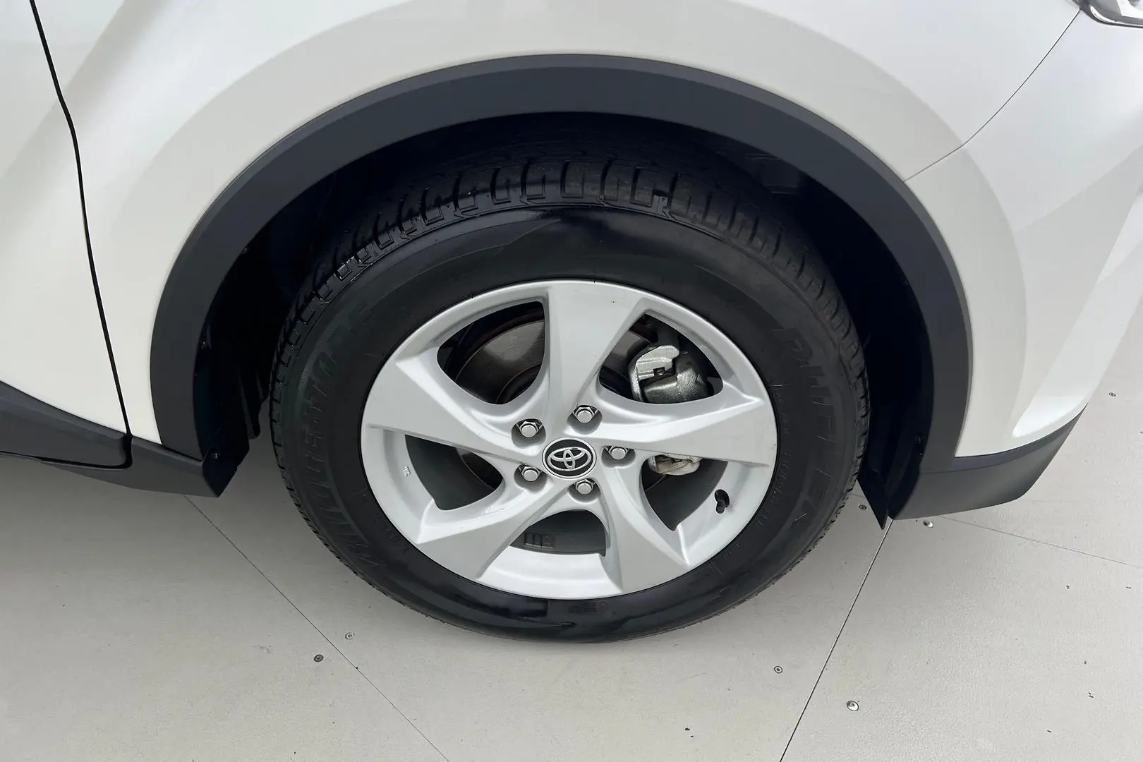 2019 Toyota C-HR Gallery Image 23