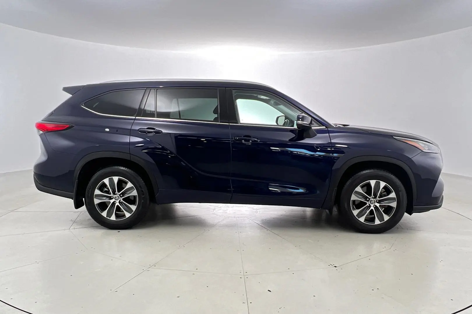 2022 Toyota Kluger Gallery Image 3