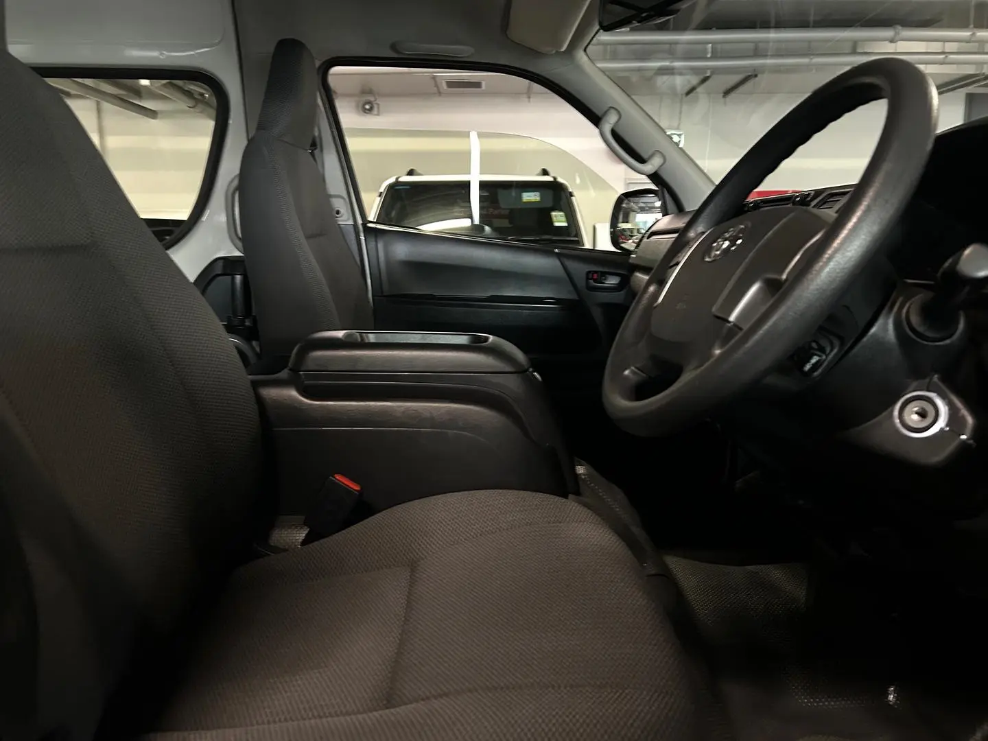 2018 Toyota Hiace Gallery Image 13