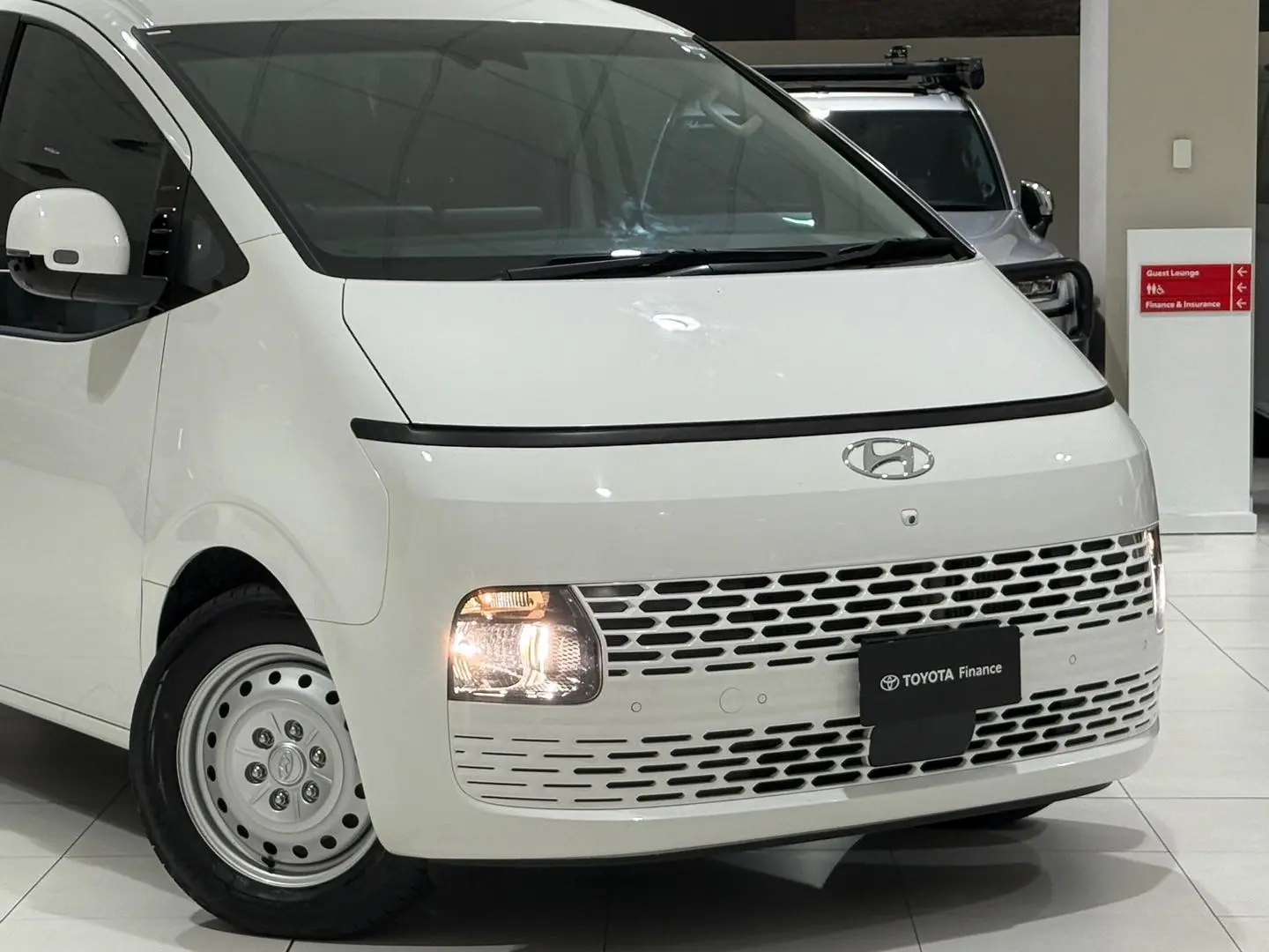 2023 Hyundai STARIA LOAD Gallery Image 3