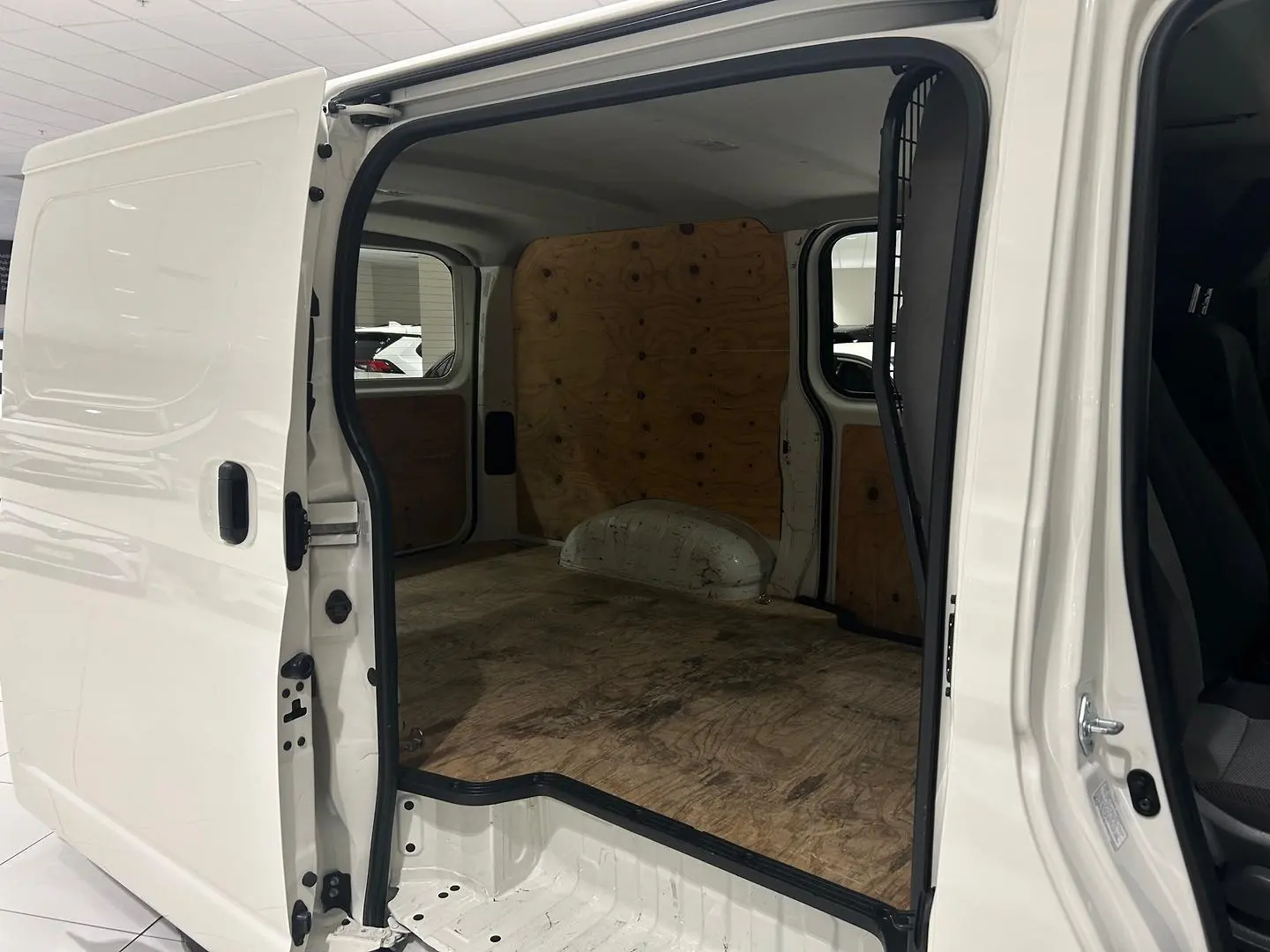 2022 Toyota Hiace Gallery Image 12