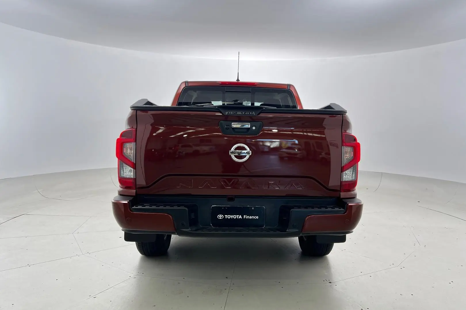 2021 Nissan Navara Gallery Image 6
