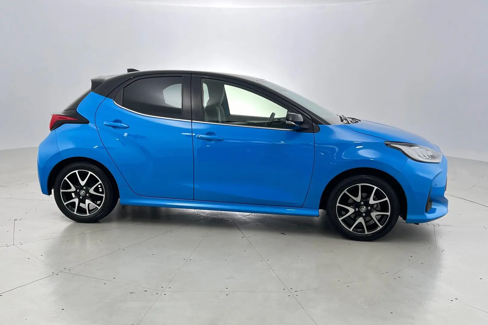 2021 Toyota Yaris Gallery Image 3
