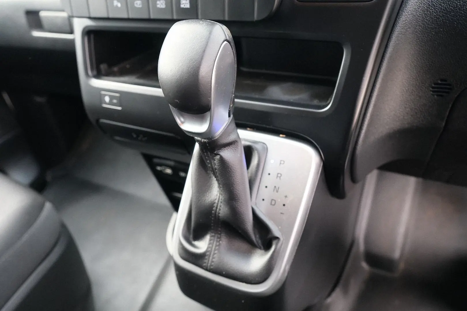 2021 Hyundai STARIA LOAD Gallery Image 20