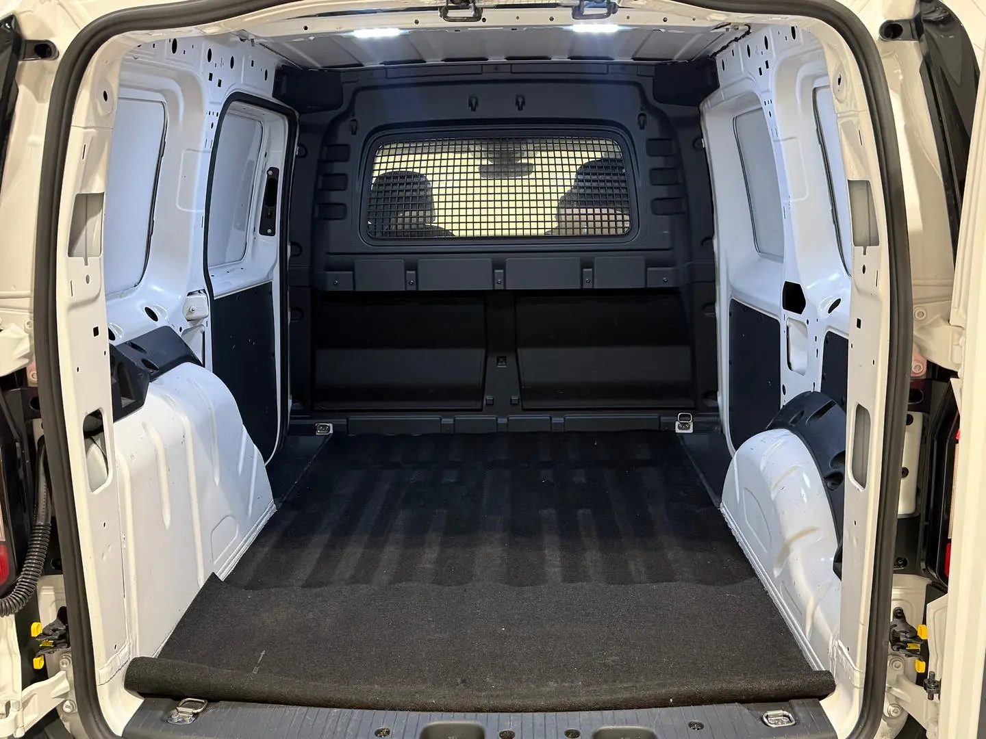 2021 Volkswagen Caddy Gallery Image 12