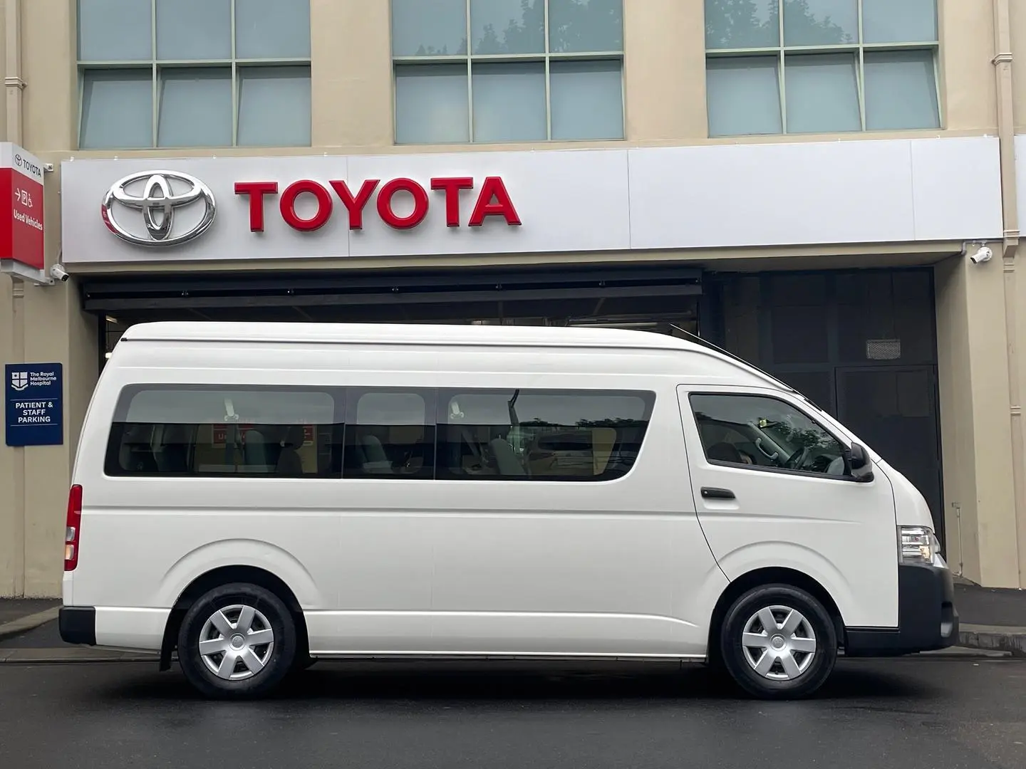 2017 Toyota Hiace Gallery Image 2