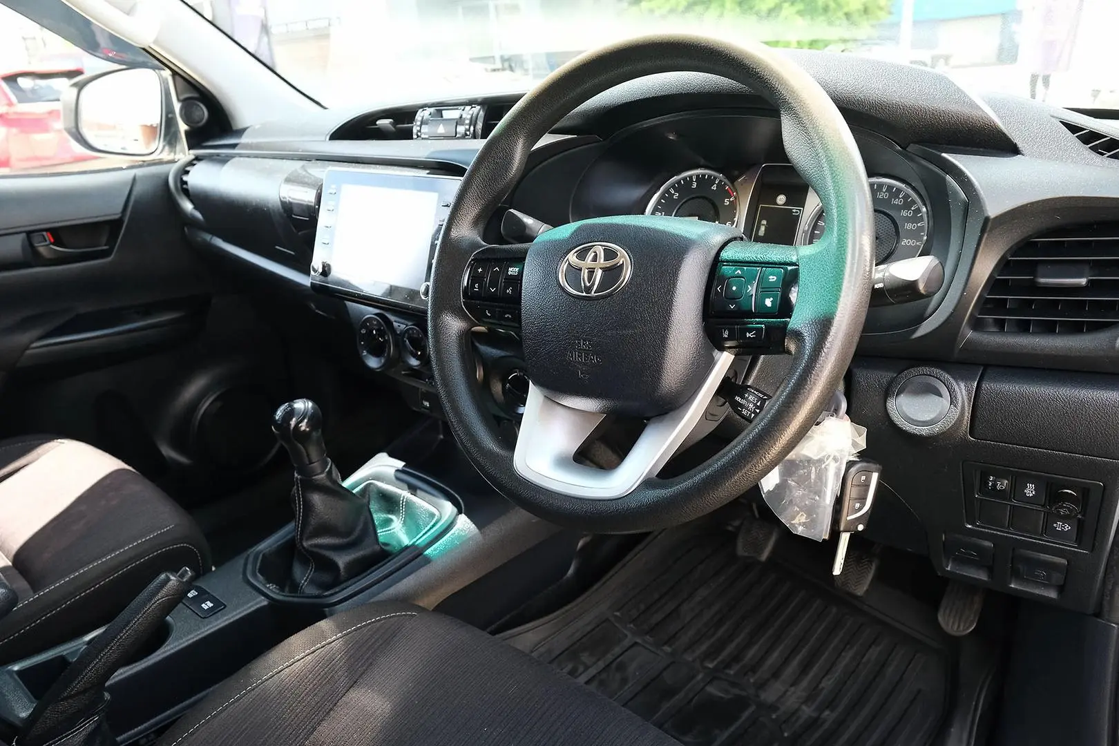 2020 Toyota Hilux Gallery Image 8