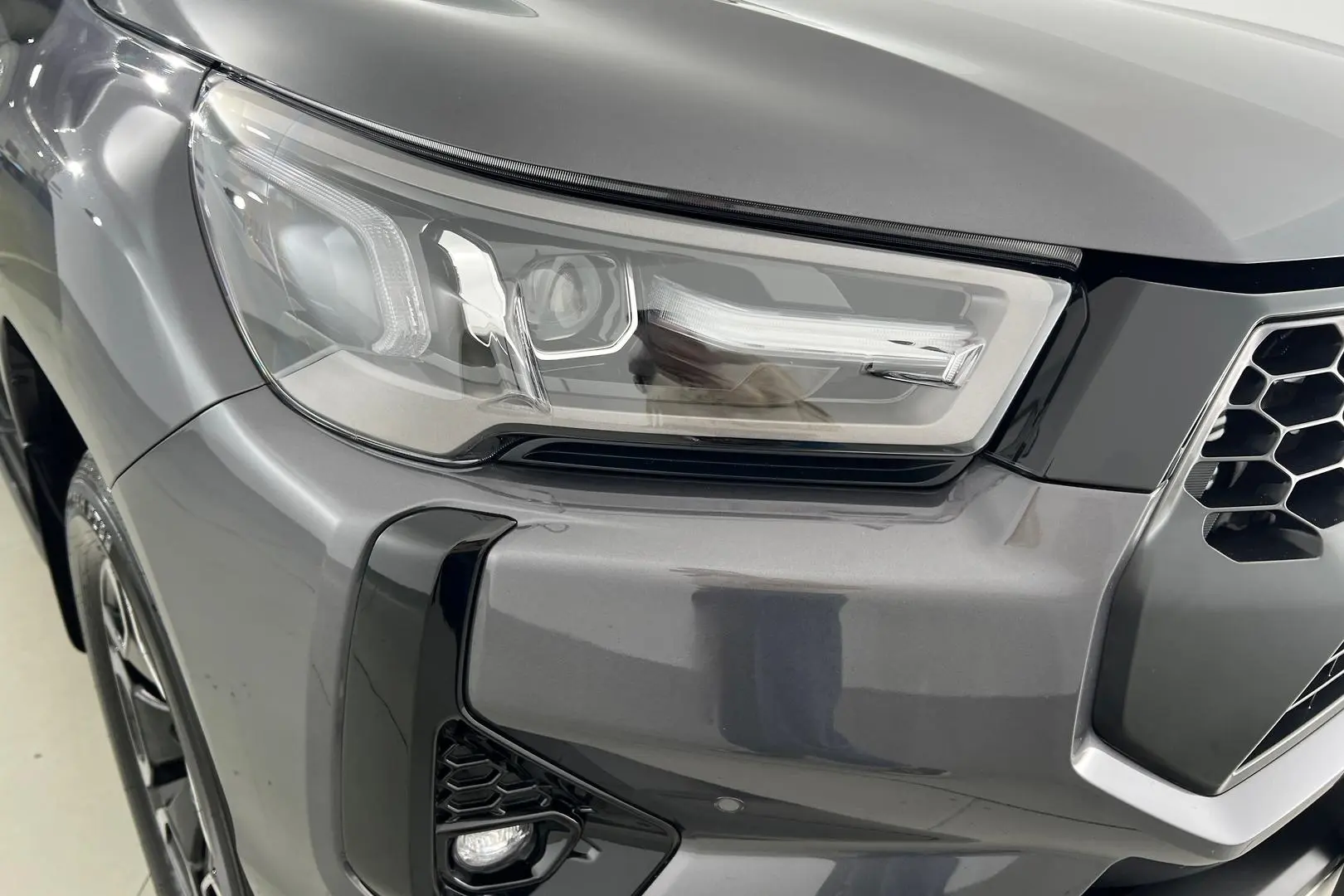 2024 Toyota Hilux Gallery Image 2
