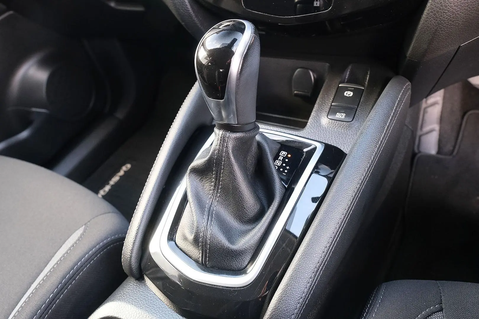 2020 Nissan QASHQAI Gallery Image 17