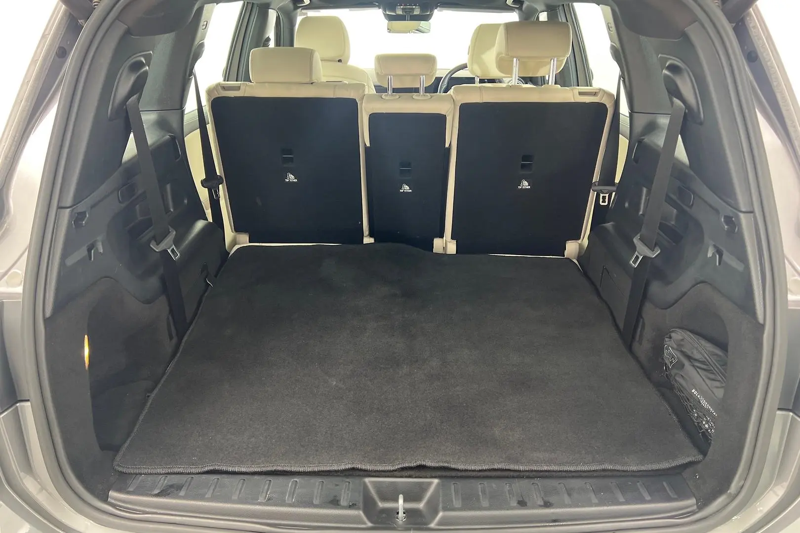 2021 Mercedes-Benz GLB-Class Gallery Image 9