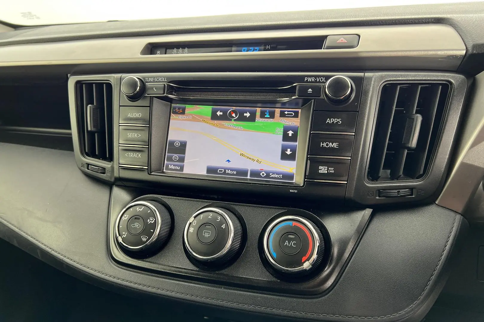 2017 Toyota RAV4 Gallery Image 14