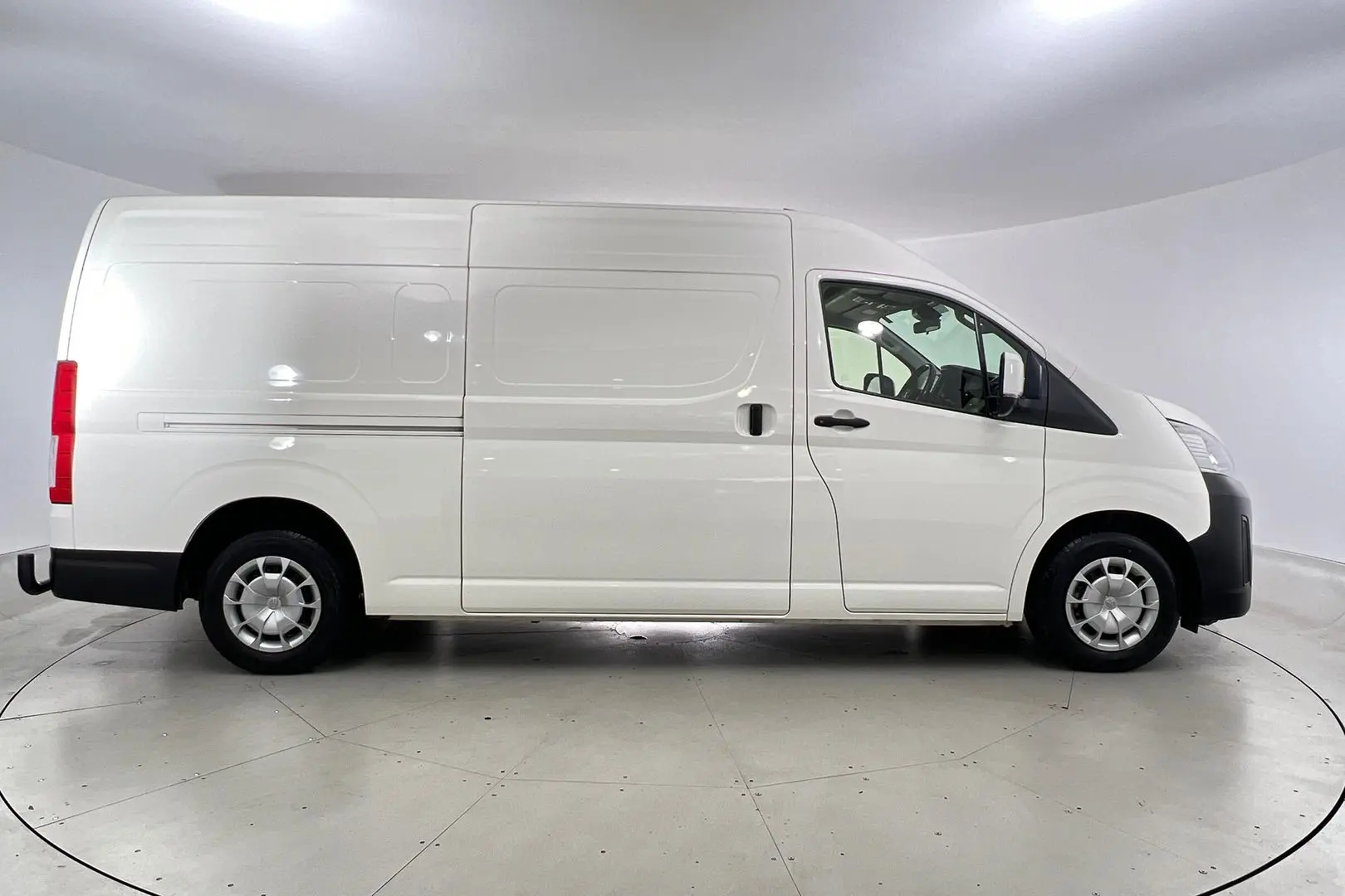 2022 Toyota Hiace Gallery Image 2