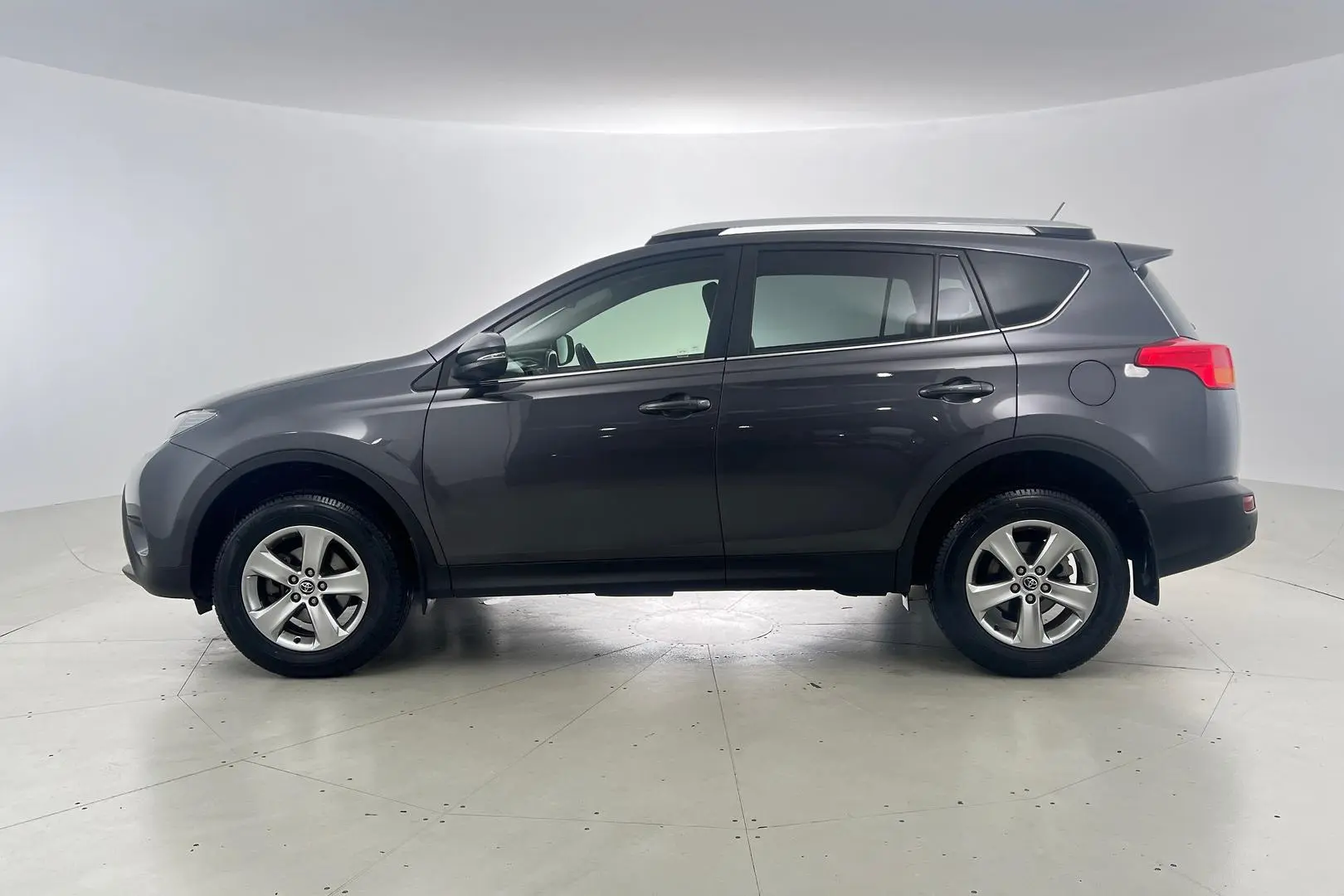 2015 Toyota RAV4 Gallery Image 7