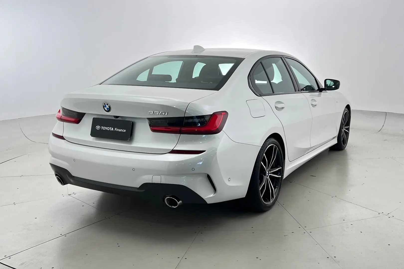 2021 BMW 3 Series Gallery Image 4