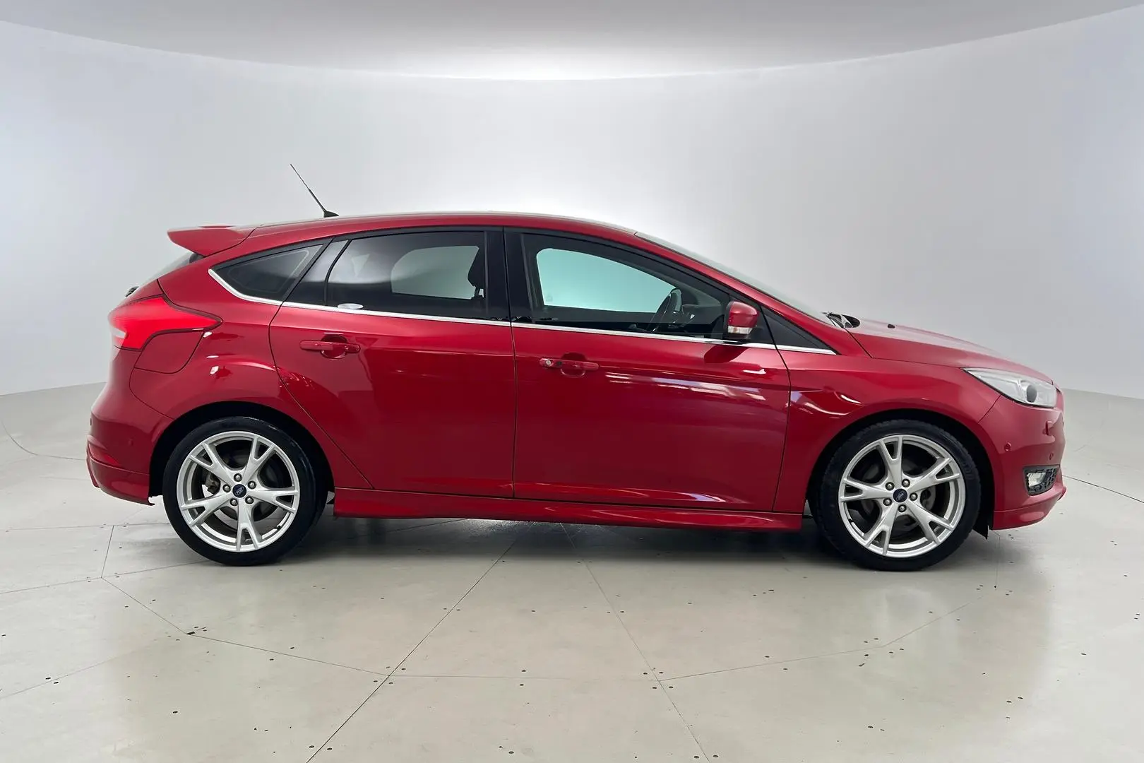 2017 Ford Focus Gallery Image 5